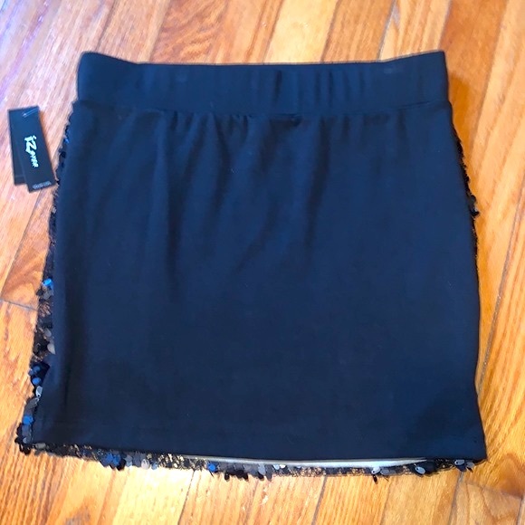 IZ Byer Mini Skirt - Picture 4 of 6